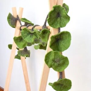 Tara's Treasures FLOWER GARLAND - GREEN